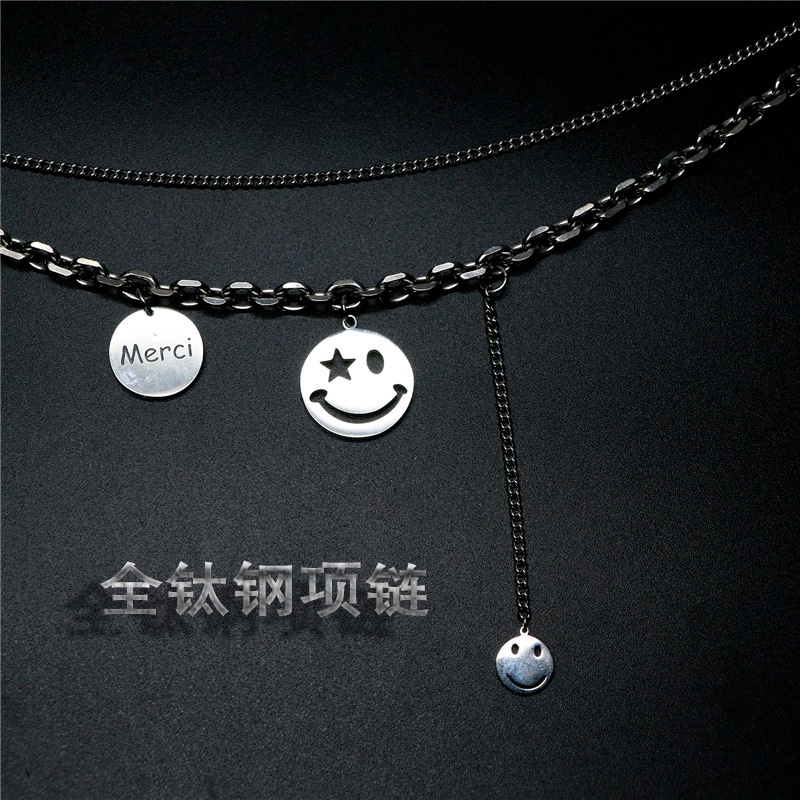 Versi Korea Korean Style Necklace ins Cool Style Smiley Face Kalung Rantai Liontin Lapisan Ganda Unik Titanium Steel Kalung Rantai Klavikula