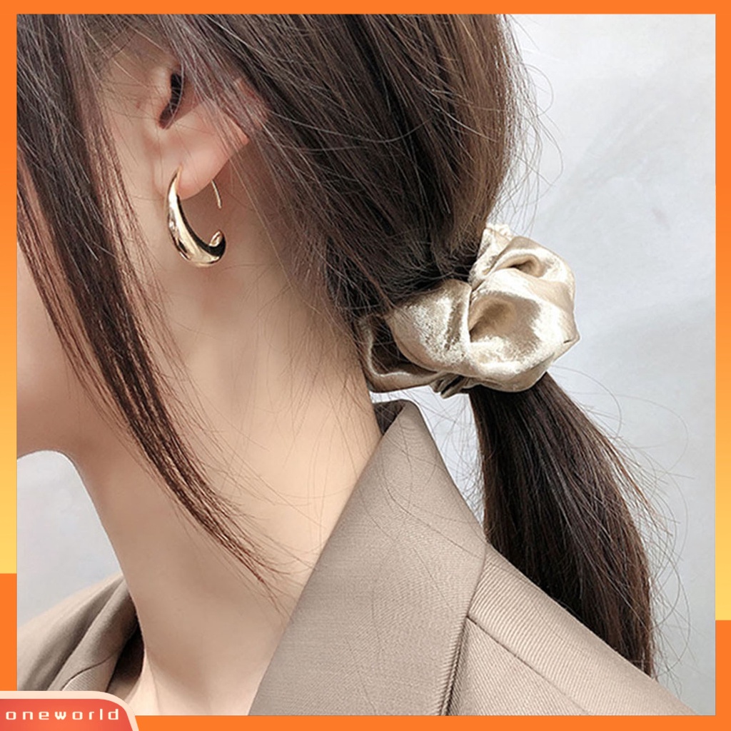 [WOD] 1pasang Anting Huggie Wanita Warna Solid Permukaan Halus Kilau Sederhana Bentuk Tetesan Air Women Earrings Perhiasan Wanita