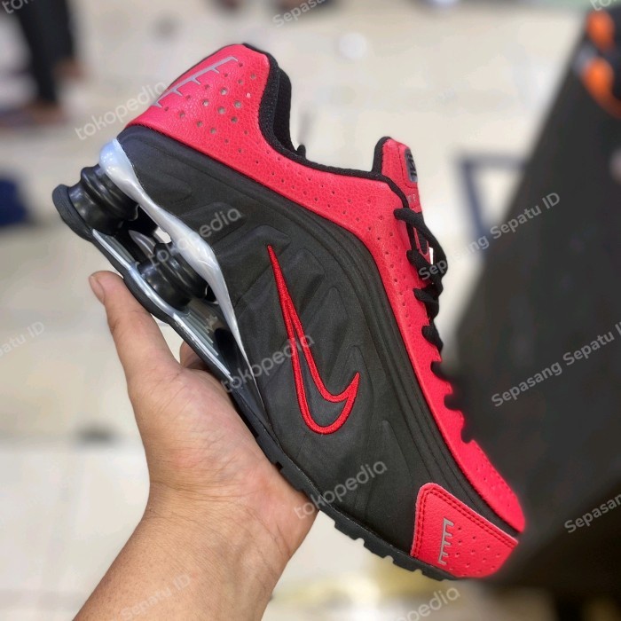 Sepatu Sneakers Nike Shox R4 Red Black
