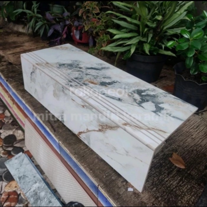 granit keramik tangga motip putih ukuran 30x80/30x120 list plint