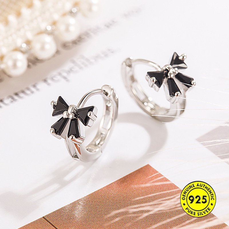 Anting Pejantan Busur Hitam Mini Klip Telinga Sosialita Elegan Anting Bermutu Tinggi U1846