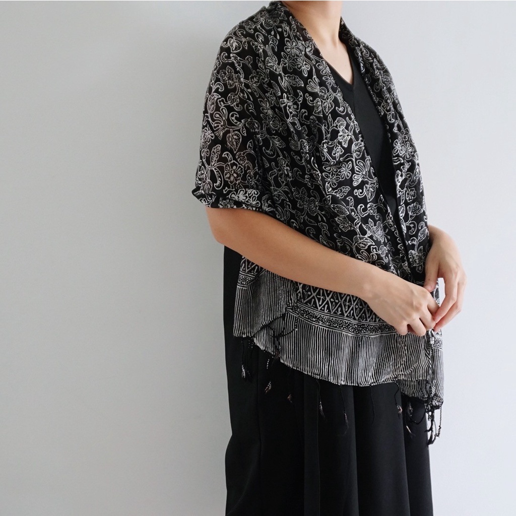 RATU - Syal Batik Sutra Black 03