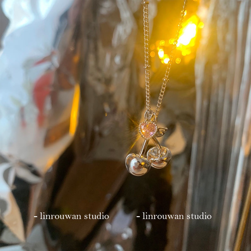 Kalung Liontin Cinta Cherry Bertabur Berlian Jepang Korea Keren Fengsen Retro Necklace Influencer Rantai Klavikula Unik Necklace