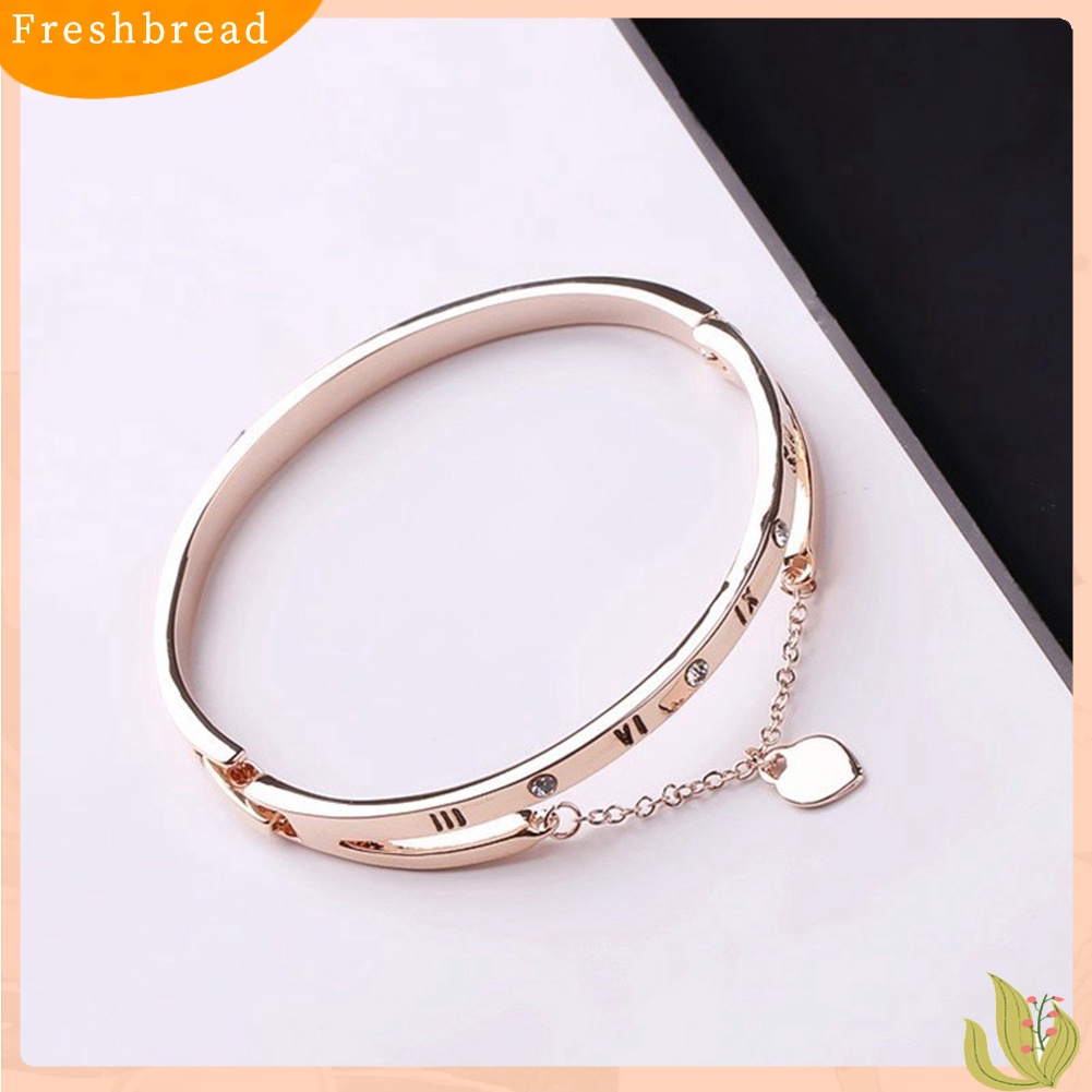 &lt; Freshbread &gt; Fashion Wanita Angka Romawi Craved Heart Pendant Chain Bracelet Charm Bangle