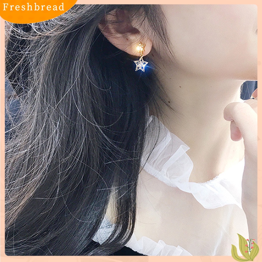 &lt; Freshbread &gt; Wanita Berlian Imitasi Bulan Bintang Asimetris Menjuntai Ear Stud Earrings Perhiasan Hadiah