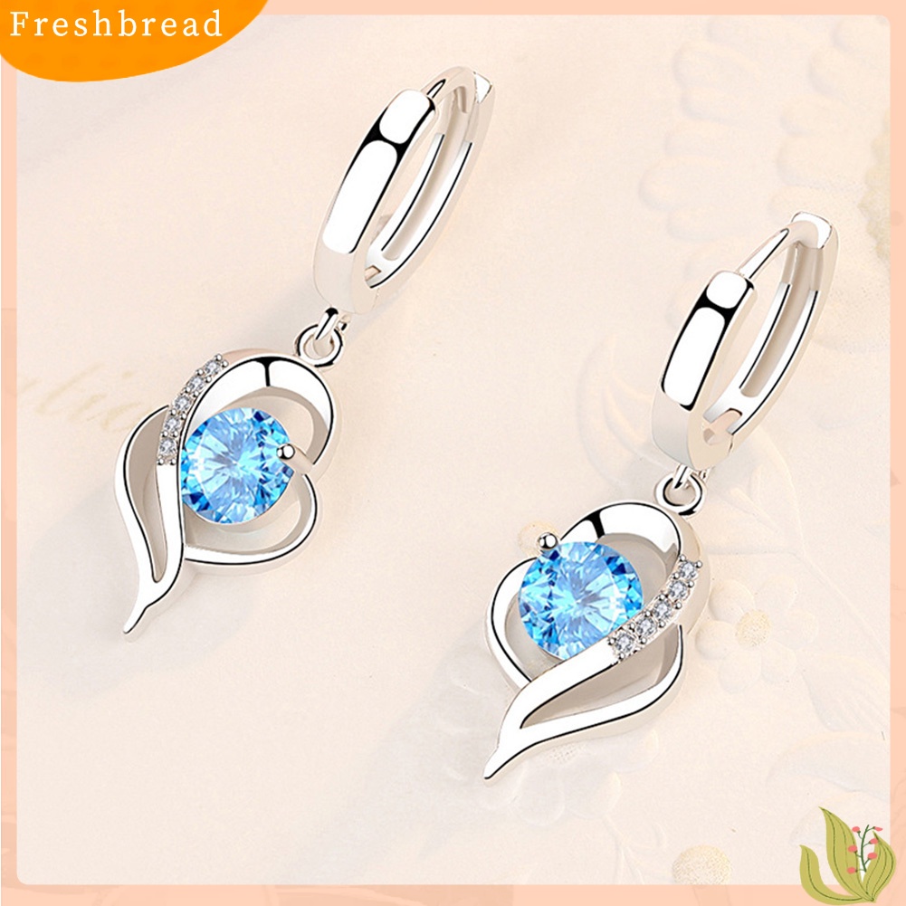 &lt; Freshbread &gt; Lady Berlian Imitasi Hias Berongga Memutar Hati Menjuntai Huggie Earrings Perhiasan Hadiah