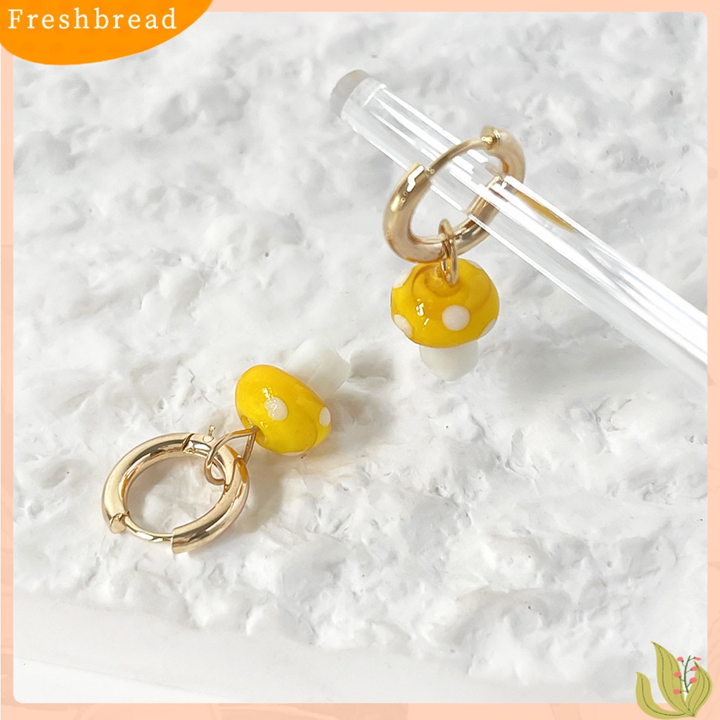 &lt; Freshbread &gt; 1pasang Anting Wanita Permukaan Halus Ringan Hias Tahan Lama Anti Cacat Manis Hidup Bentuk Jamur Huggie Earrings Women Ear Accessories