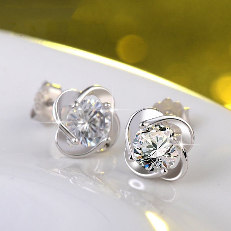 Goldkingdom Aksesoris Perhiasan Fashion Ready Stock Korea Fashion Shiny Happiness Four-leaf Clover Earrings Silver Plated Earrings Platinum Hypoallergenic.