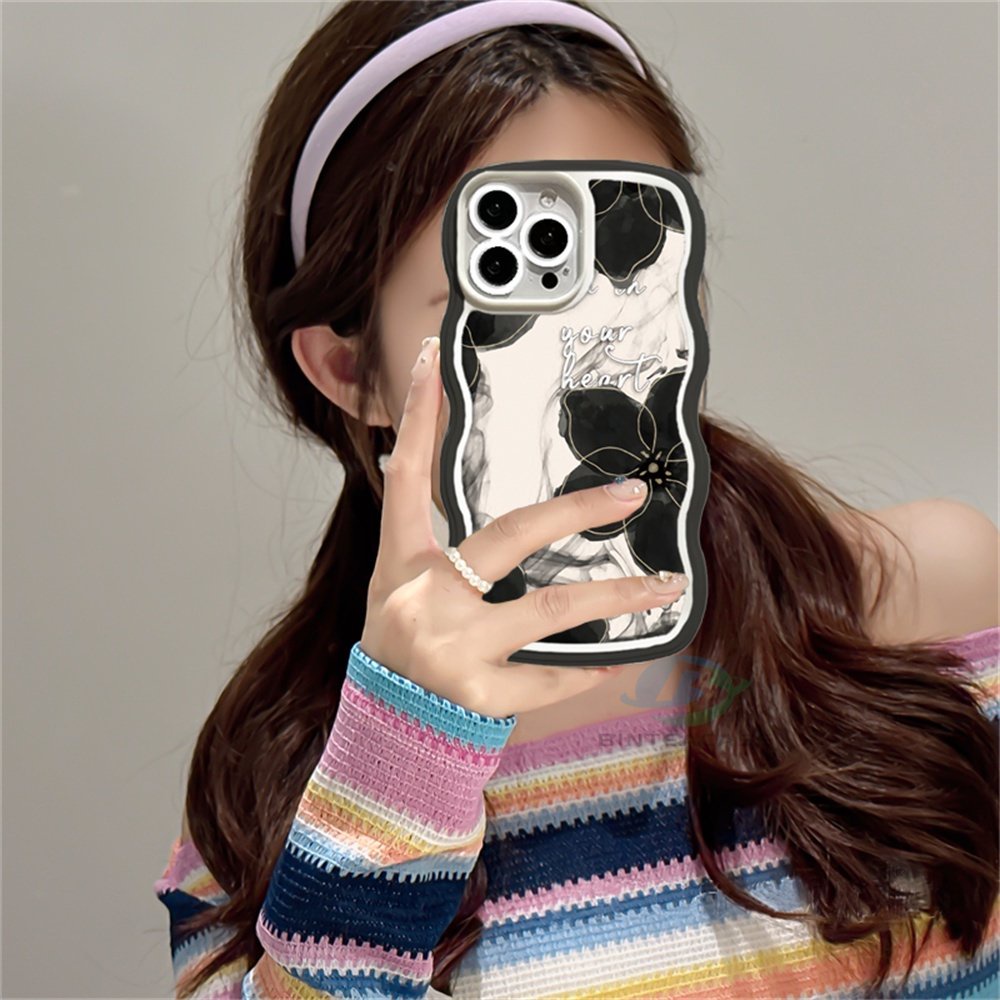 IPHONE Casing Untuk Iphone14 14 Pro MAX IPhone13 Pro MAX 11PRO 11PRO Max12 12Pro MAX XR XS Max6 6S 7 8 Plus SE 2020 Kelinci Dan Bunga Hitam Tepi Melengkung TPU Phone Case Binteacase