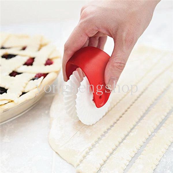 Pastry Cutting Wheel Dough Lattice Cutter Pizza Pie Curling Wheel Roller Pemotong Mie DIY Alat Baking Cetakan Embos Dapur Bakeware