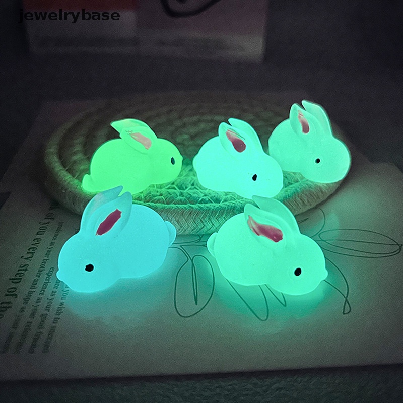 [jewelrybase] 2 Pcs Luminous Mini Resin Kelinci Mobil Dashboard Mainan Maskot Boneka Kelinci Angka Butik