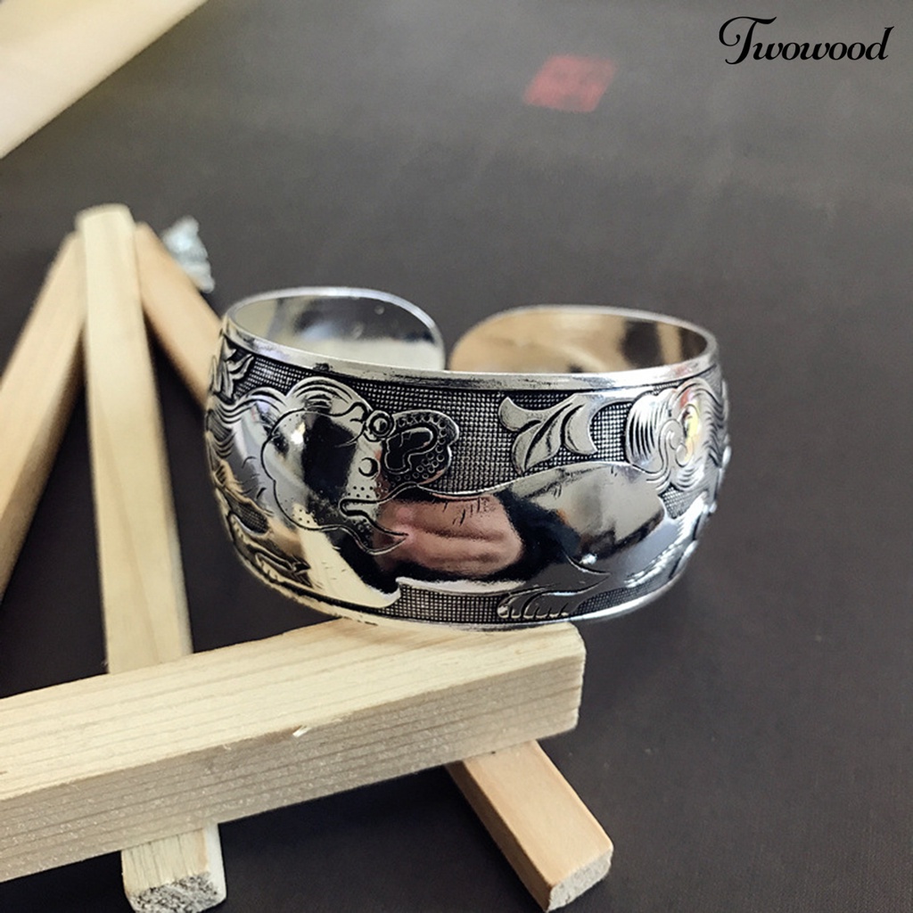 Twowood Gelang Ukir Retro Tidak Teratur Pembukaan Yang Dapat Disesuaikan Ukiran Dekorasi Gaya Etnik Tibet Perhiasan Vintage Lebar Bangle Pakaian Sehari-Hari