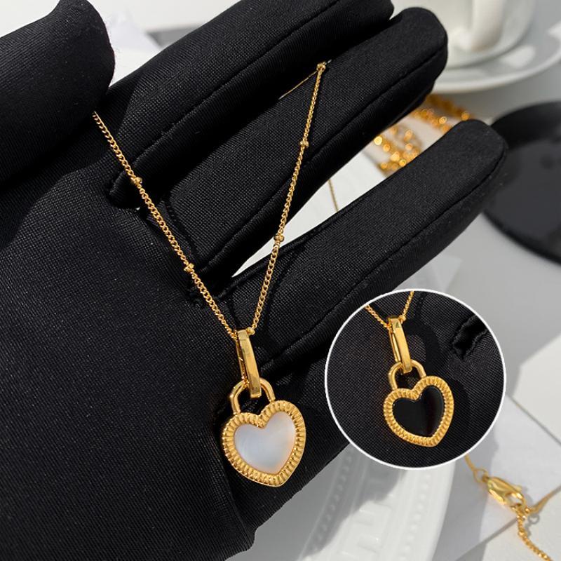 18k Emas anti Karat Kalung titanium Wanita Dua Sisi Hitam Dan Putih peach Jantung Liontin Aksesoris