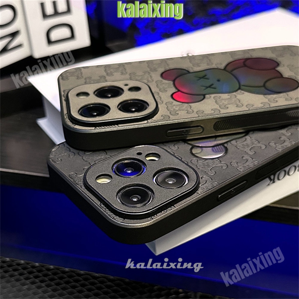 Casing Ponsel Bahan Kulit Suede Laser Motif KAWS Untuk iPhone 14 Pro Max/14Plus14 /14 Pro/13 12 11 Pro Max XR Casing Keras