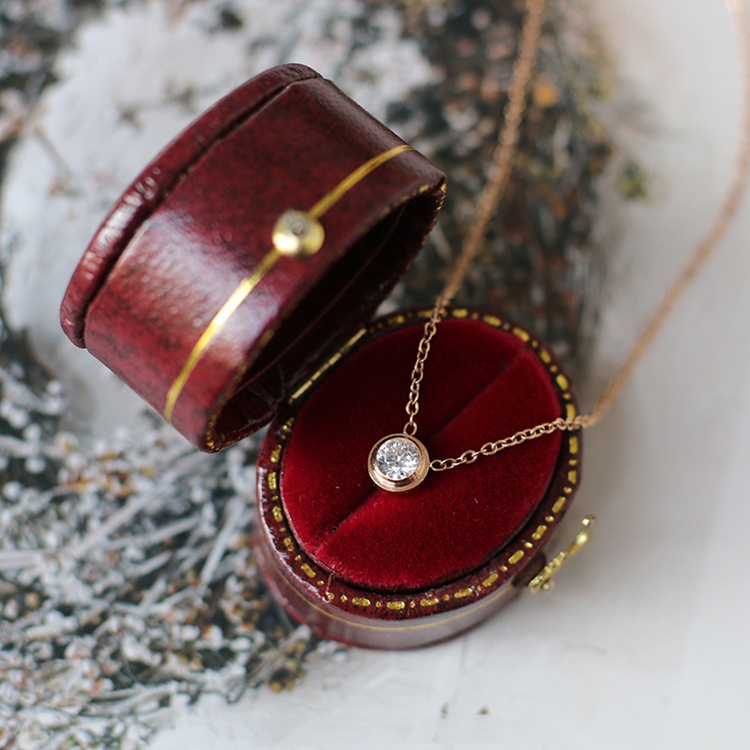 Kalung titanium Berlian Tunggal Anti Karat Wanita Emas 18K Temperamen Sederhana Liontin Zirkon Tidak Luntur