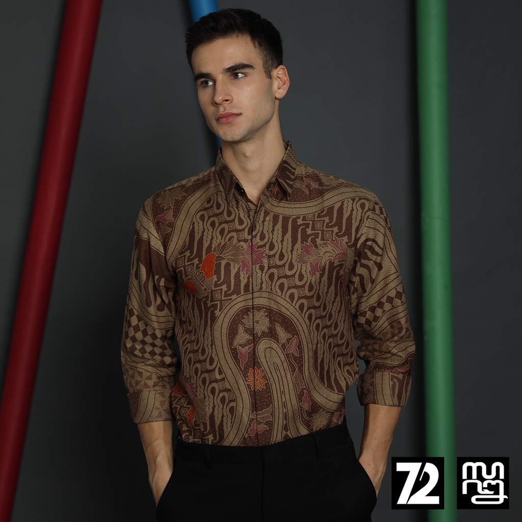 KEMEJA BATIK PRIA LENGAN PANJANG Kemeja Dobby Slimfit Motif Glykria Warna Coklat 723542 Cap 72 - Baju Kemeja Atasan Pakaian Setelan Batik Pria Cowok Laki Laki Remaja Keluarga Kantor Lengan Panjang Modern Slimfit Slim Fit Premium Kekinian