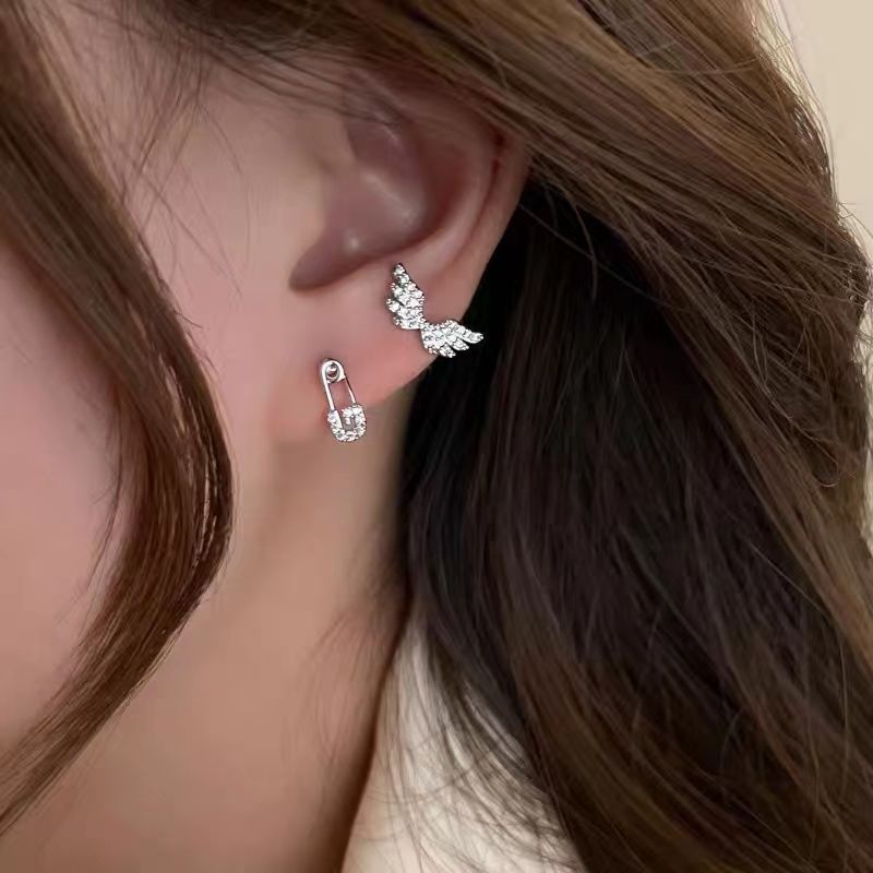 Indah Asimetris Sayap Anting-Anting Klip Wanita Gadis Telinga Studs Tulang Telinga Klip Perhiasan