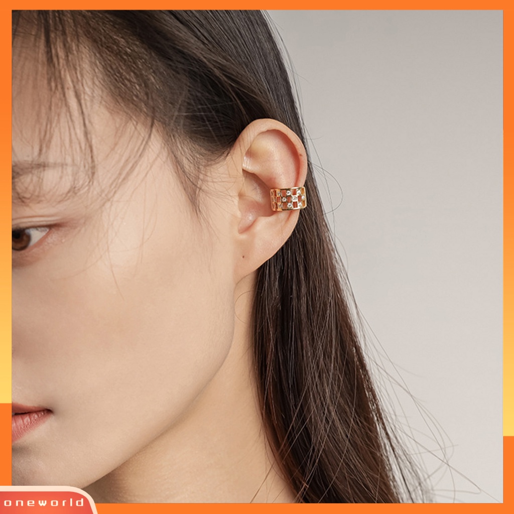 [EONE] 1pasang Anting Wanita Desain Kotak-Kotak Kepribadian Berongga Temperamen High-end Dress Up Hypoallergenic Non Piercing Telinga Klip Anting Perhiasan Fashion