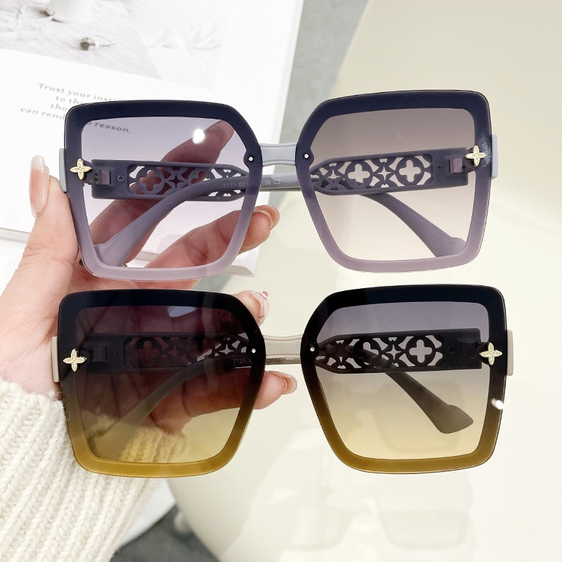 (YUZHU) Kacamata Hitam Semanggi Empat Daun Bergaya Baru Untuk Wanita Oversized Square Frame Hollow Temple Sunglasses