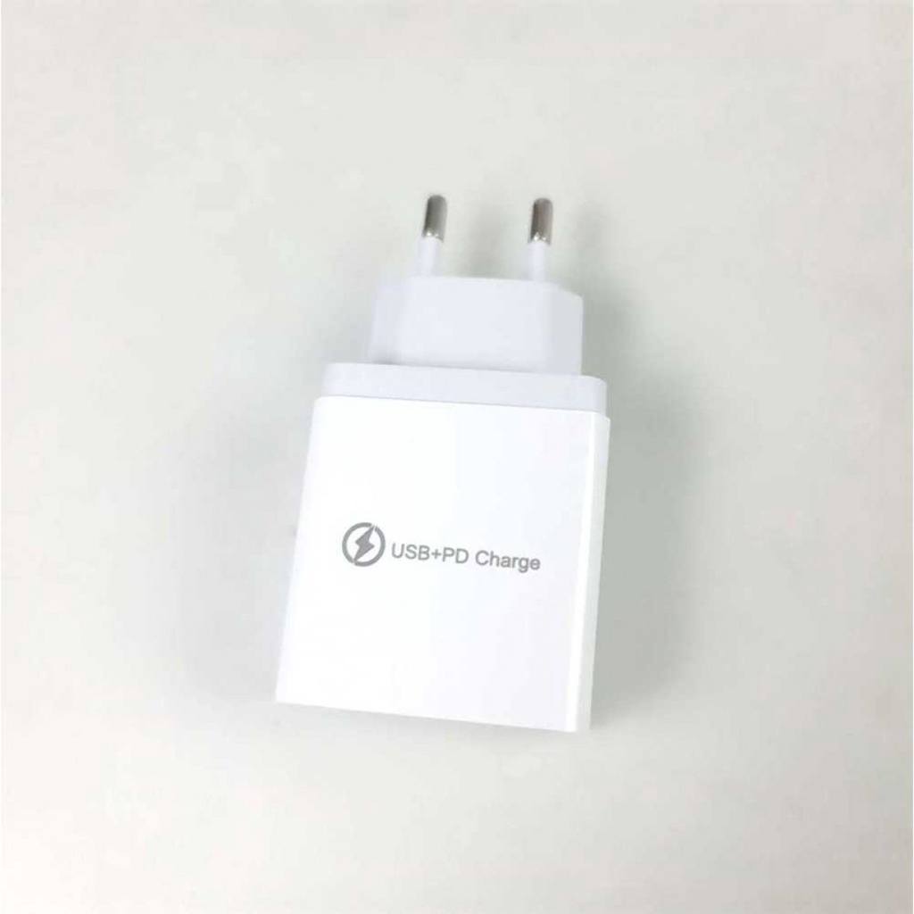 Adaptor Charger USB Quick Charge QC3.0 3 USB  1 USB Type C 2.4A