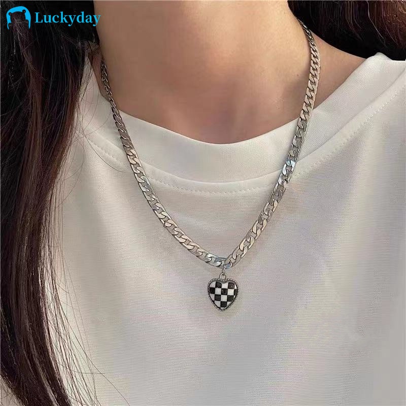 YEEZII Kalung Rantai Choker Liontin Papan Catur Hati Warna Silver Gaya Korea Untuk Wanita