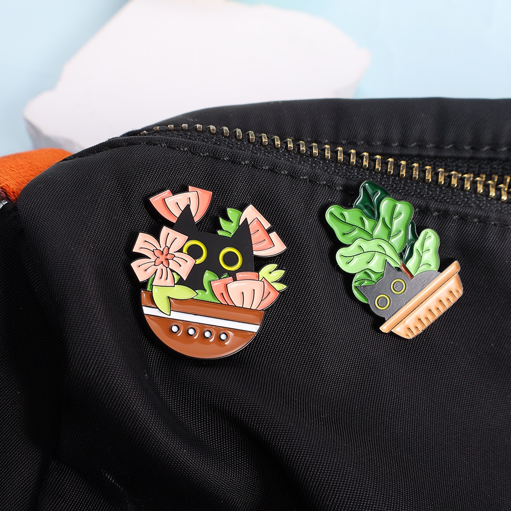 Menyenangkan Wanita Kartun Serbaguna Kucing Hitam Pot Tanaman Bros Teman Ransel Kawaii Brooch Pin Custom Anak Denim Kemeja Kerah Pakaian Jaket Perhiasan Hadiah Logam Enamel Pin Lucu