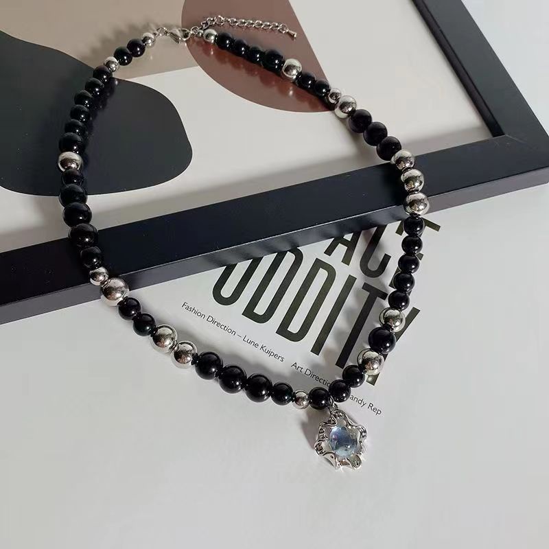 Cahaya Mewah Desain High-End Merasakan Gelap Gaya Kalung Ganda Gadis Panas Unik All-Match Hip-Hop Moonstone Liontin Clavi