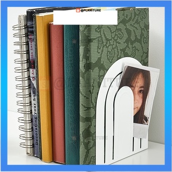 

[COD] IKEA HOSSLA Penahan buku putih tempat penyimpanan buku penyanggah organizer buku MINIMALIS ESTETIK AESTHETIC MEWAH ELEGAN ELEGANT JASTIP bahan besi tebal bentuk pelangi white penyusun susun rak lemari pembatas sandaran senderan bookend