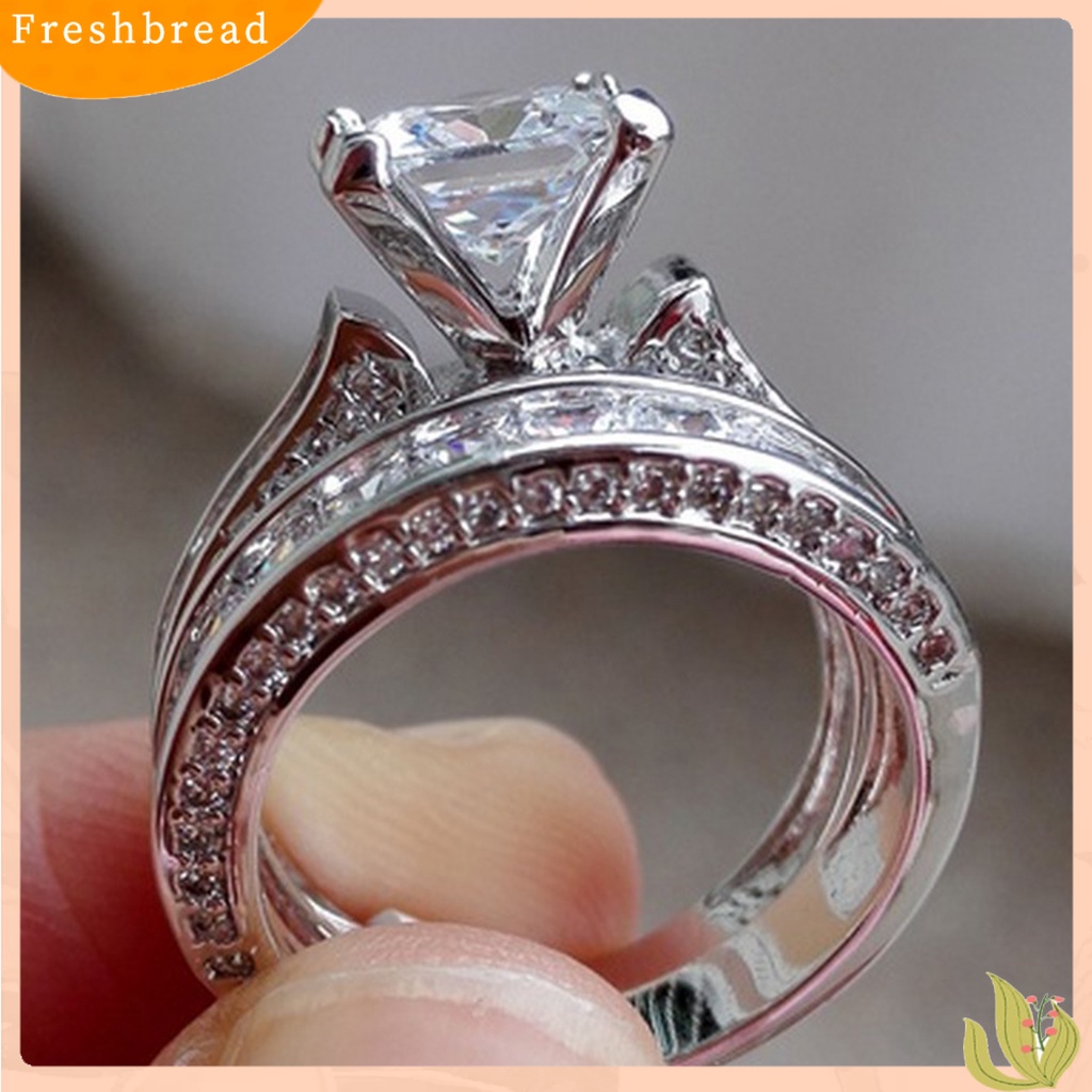 &lt; Freshbread &gt; 1/2Pcs Finger Band Romantis Tepi Miring Alloy Berlian Imitasi Bersinar Pasangan Cincin Perhiasan Aksesori