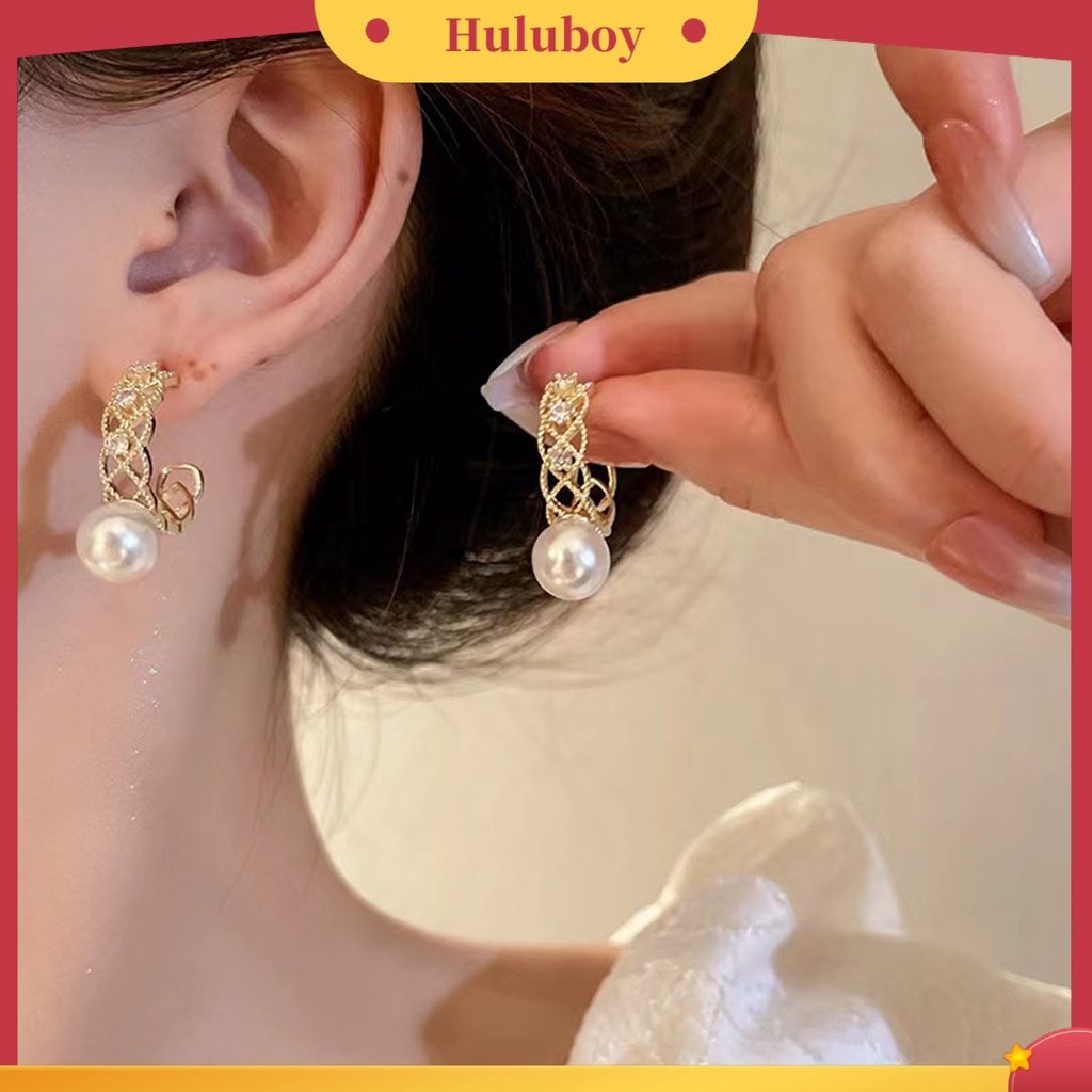 {Ready Stock} 1pasang Anting Hoop Bersinar Mutiara Imitasi Temperamen Elegan Geometris Hias Hadiah Wanita Berongga Keluar Anting Lingkaran Perhiasan Fashion Untuk Perjamuan