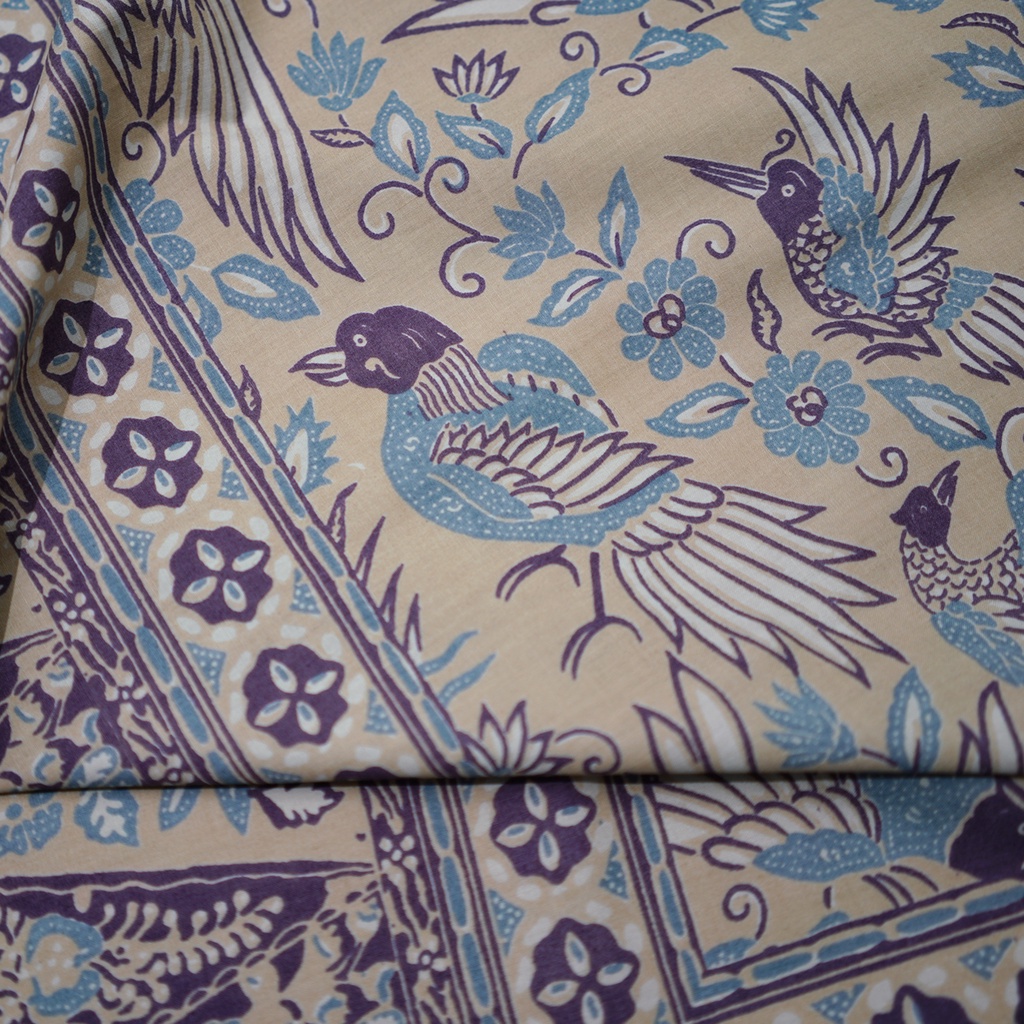 BAHAN BATIK PREMIUM Katun Motif Burung Warna Putih Tulang Biru 723462 Cap 72 Jarik Jarit Samping Kebat Panjang Batik Katun Modern Premium Bahan Seragam Batik Pernikahan Kantor Keluarga Murah Kamen Jadi Batik Bali Lembaran