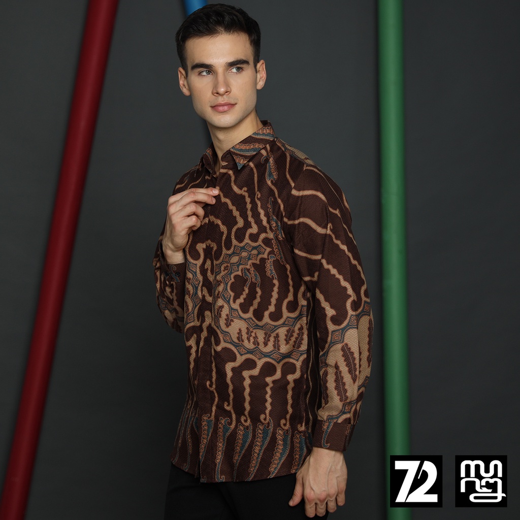 KEMEJA BATIK PRIA LENGAN PANJANG Kemeja Dobby Slimfit Motif Medousa Warna Coklat Tua 723536 Cap 72 - Baju Kemeja Atasan Pakaian Setelan Batik Pria Cowok Laki Laki Remaja Keluarga Kantor Lengan Panjang Modern Slimfit Slim Fit Premium Kekinian