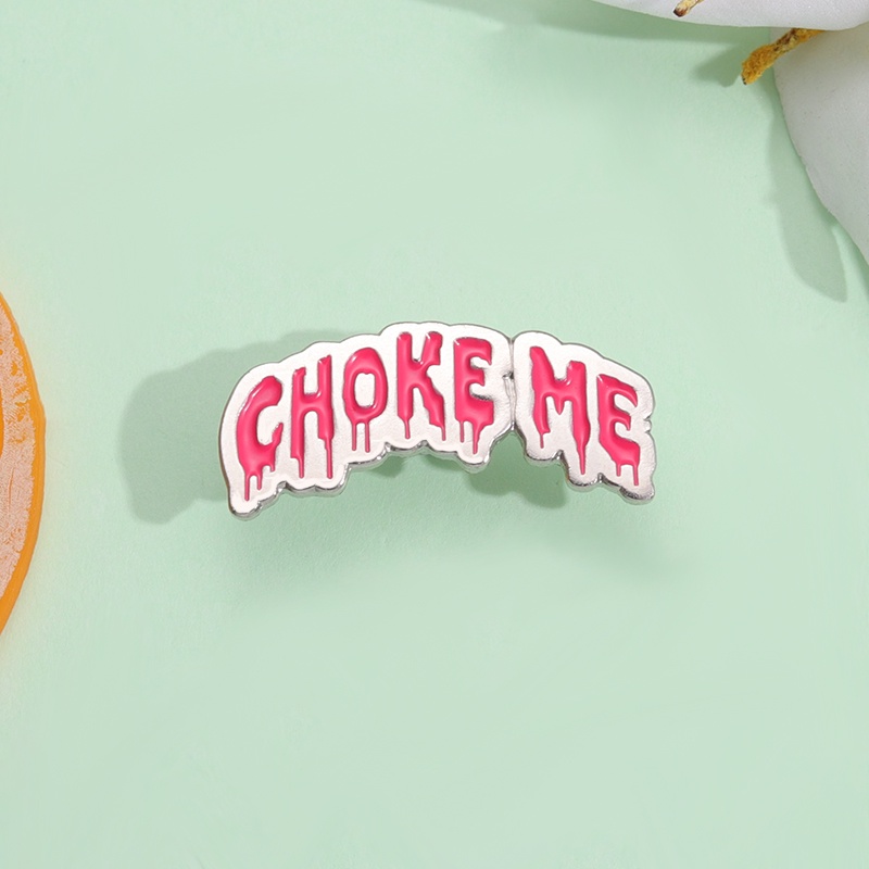 Kartun Text Choke Me Lapel Pin Kreatif Emosi Ransel Lencana Hadiah Untuk Teman Aksesoris Pakaian