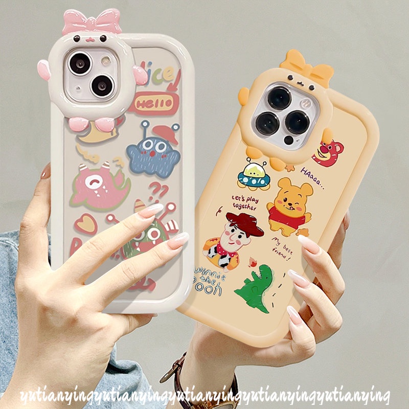 IPHONE Cute Little Monster Dinosaurus Cute Winnie The Pooh Couples Case Kompatibel Untuk Iphone11 14 13 12 Pro Max 7Plus XR X XS Max7 6 8 6s Plus SE 2020 3D Lensa Monster Kecil Soft Cover