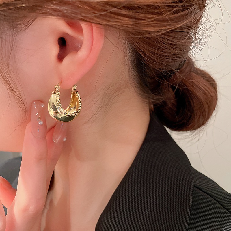 Anting Bulat Logam Desain Versi Korea Gaya Baru Gaya Keren Anting Unik Wanita