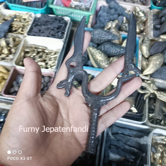 pusaka pataka naga kembar 2 pisau kuningan Paling Murah FJF7655