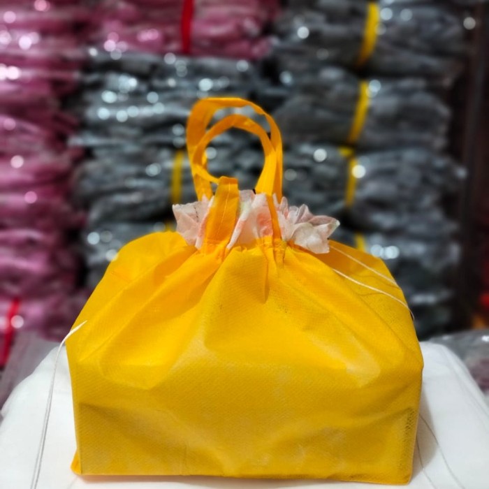 

[SC] Tas hajatan murah tas serut 22 kotak snack kotak nasi 22x22 perlusin - Kuning