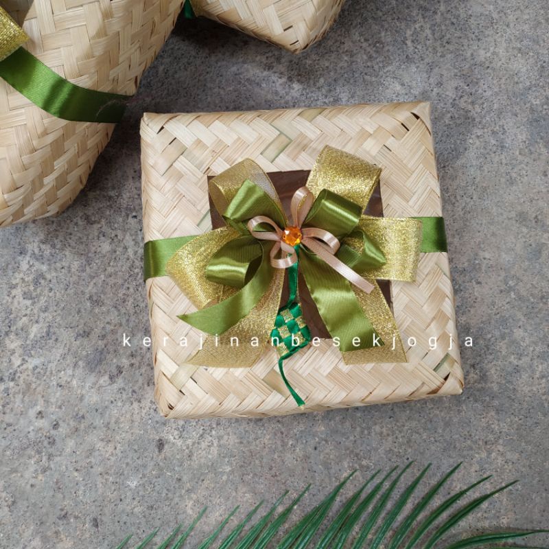 

(EID MUBAROK) BESEK NATURAL MIKA PITA KETUPAT /hampers lebaran/besek idul fitri/hantaran Jogja/lebaran meriah