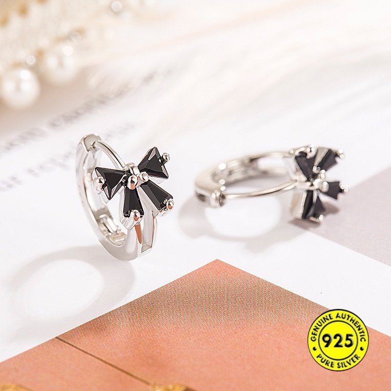 Anting Pejantan Busur Hitam Mini Klip Telinga Sosialita Elegan Anting Bermutu Tinggi U1846