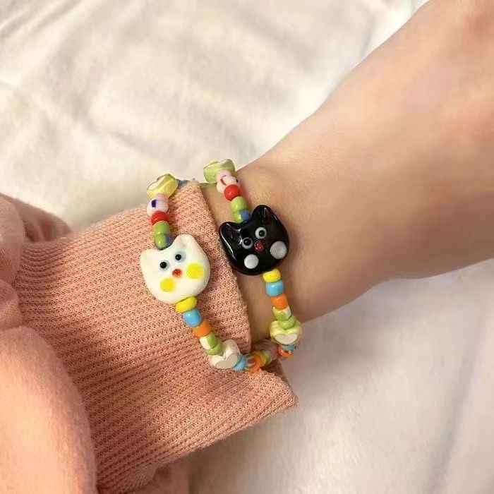 Super Cute Little Monster Beaded Bracelet Female Sweet ins Lucu Kartun Gelang Niche Desain Pacar Pasangan Ornamen