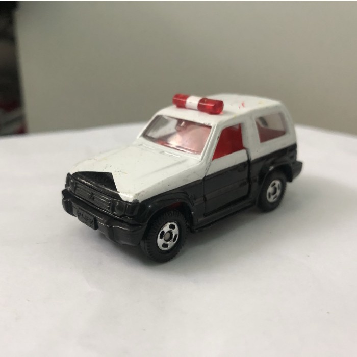 diecast tomica vintage mitsubishi pajero police polisi no30