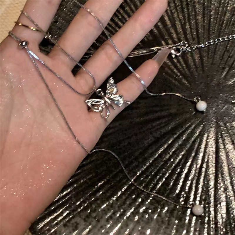 Niche Desain Logam Kalung Temperamen Serbaguna Kupu-Kupu Tetes Air Perak Pribadi Rumbai Manis Kalung Pribadi Wanita