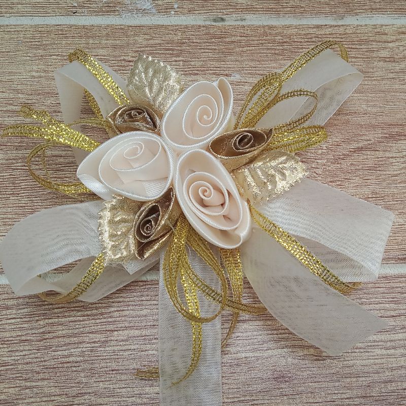 

Bunga lotus pita untuk hias parcel / seserahan dll