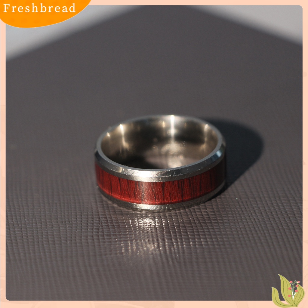 &lt; Freshbread &gt; Cincin Firm Desain Serat Kayu Merah Bahan Titanium Steel Pecinta Romantis Dekorasi Jari Untuk Hadiah Valentine