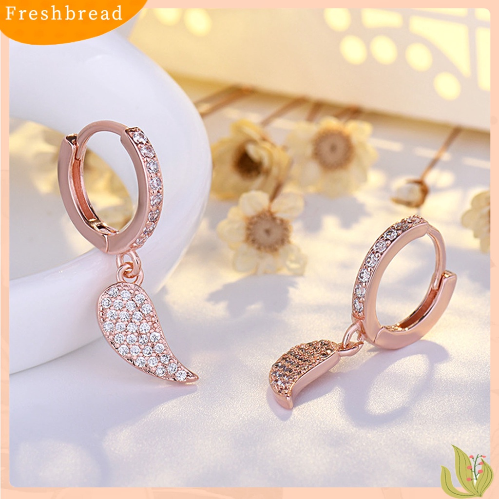 &lt; Freshbread &gt; 1pasang Anting Menjuntai Glitter Hiasan Telinga Temperamen Elegan Sayap Malaikat Berlian Imitasi Klip Telinga Untuk Pacaran