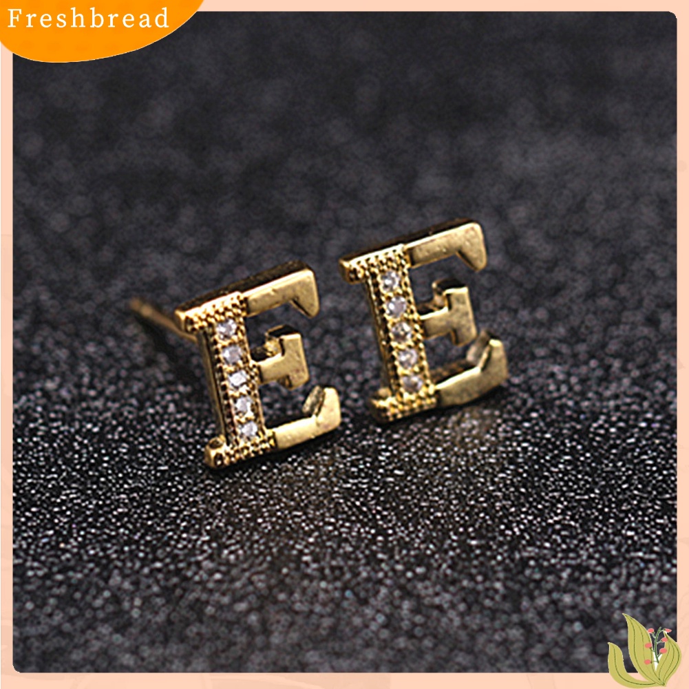 &lt; Freshbread &gt; Fashion Wanita Berlian Imitasi Bertatahkan 26huruf Bentuk Telinga Stud Earrings Perhiasan Pesta