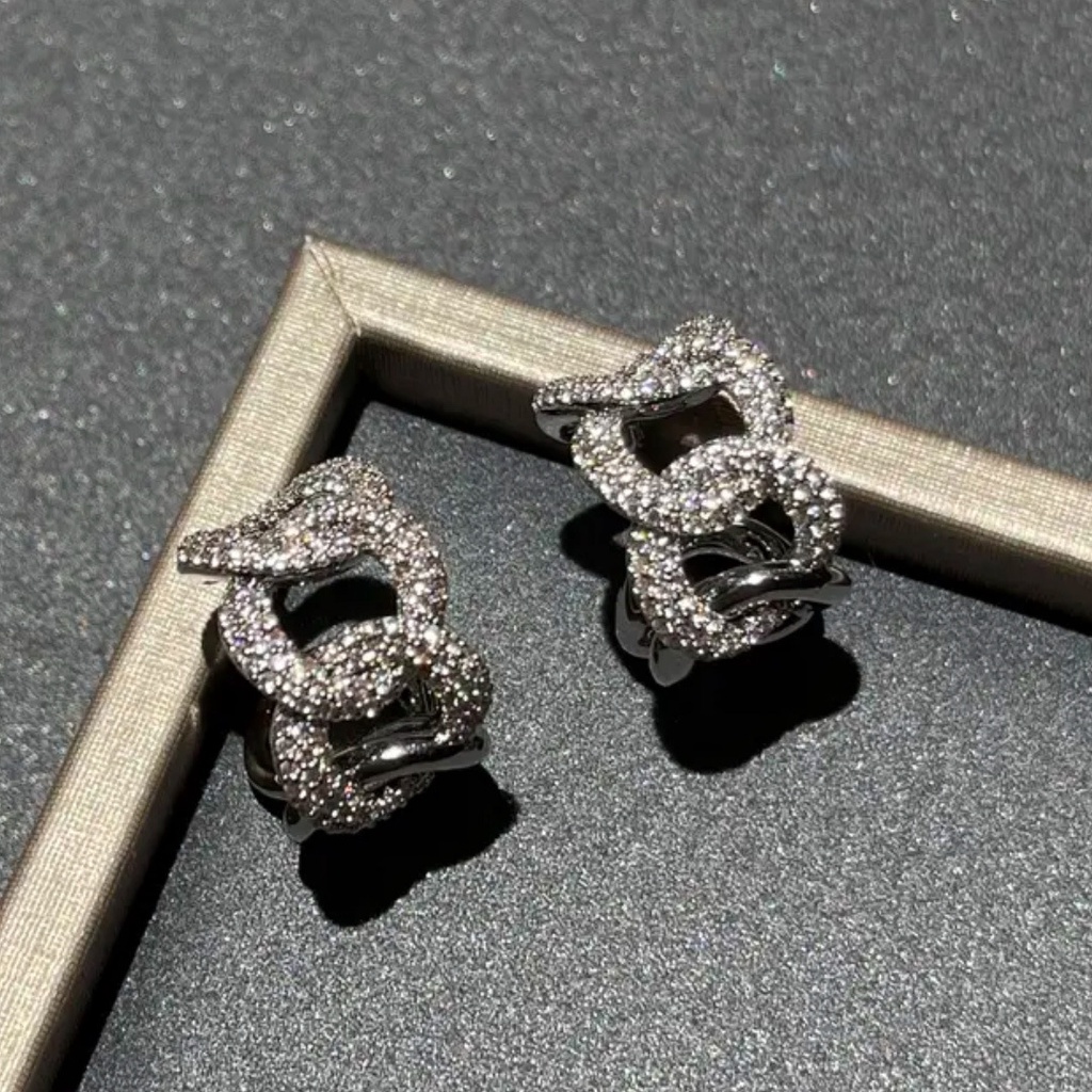 Goldkingdom Aksesoris Perhiasan Fashion Ready Stock Logam Anting Rantai Putar Bertatahkan Berlian Ada Rasa Desain Niche. Cincin Belah Canggih Mewah Dan Unik.