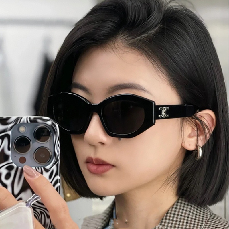 (YUZHU) Kacamata Hitam Bingkai Oversized Bentuk Mode Vintage Baru Rasa Hitam Musim Panas Mengemudi Tabir Surya Sunglasses Untuk Wanita