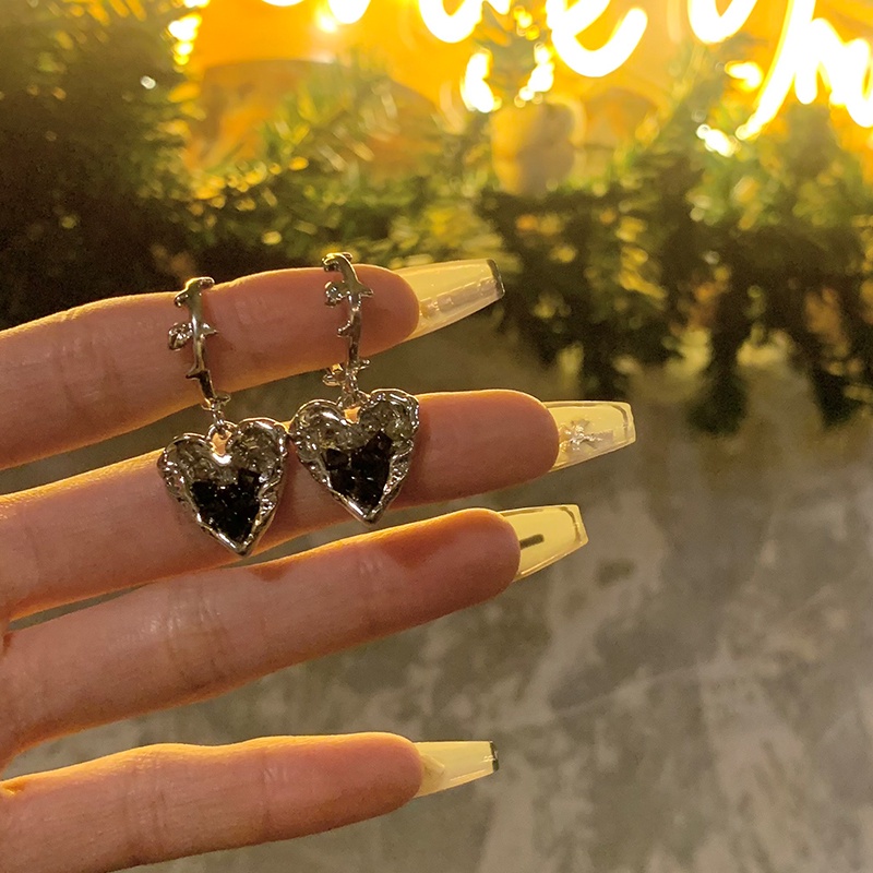 Aksesoris Anting Kristal Cinta Hitam Temperamen Kepribadian Retro