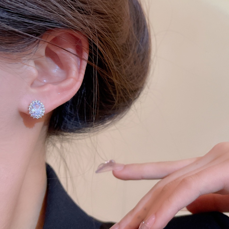 Anting Berlian Imitasi Oval Korea Anting Silver Super Berkilau Untuk Wanita